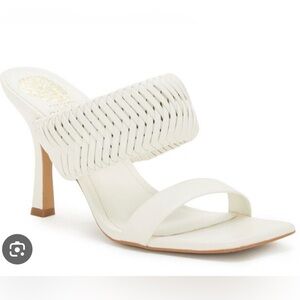 Vince Camuto NIB Cream leather heeled sandals. Size 8.5